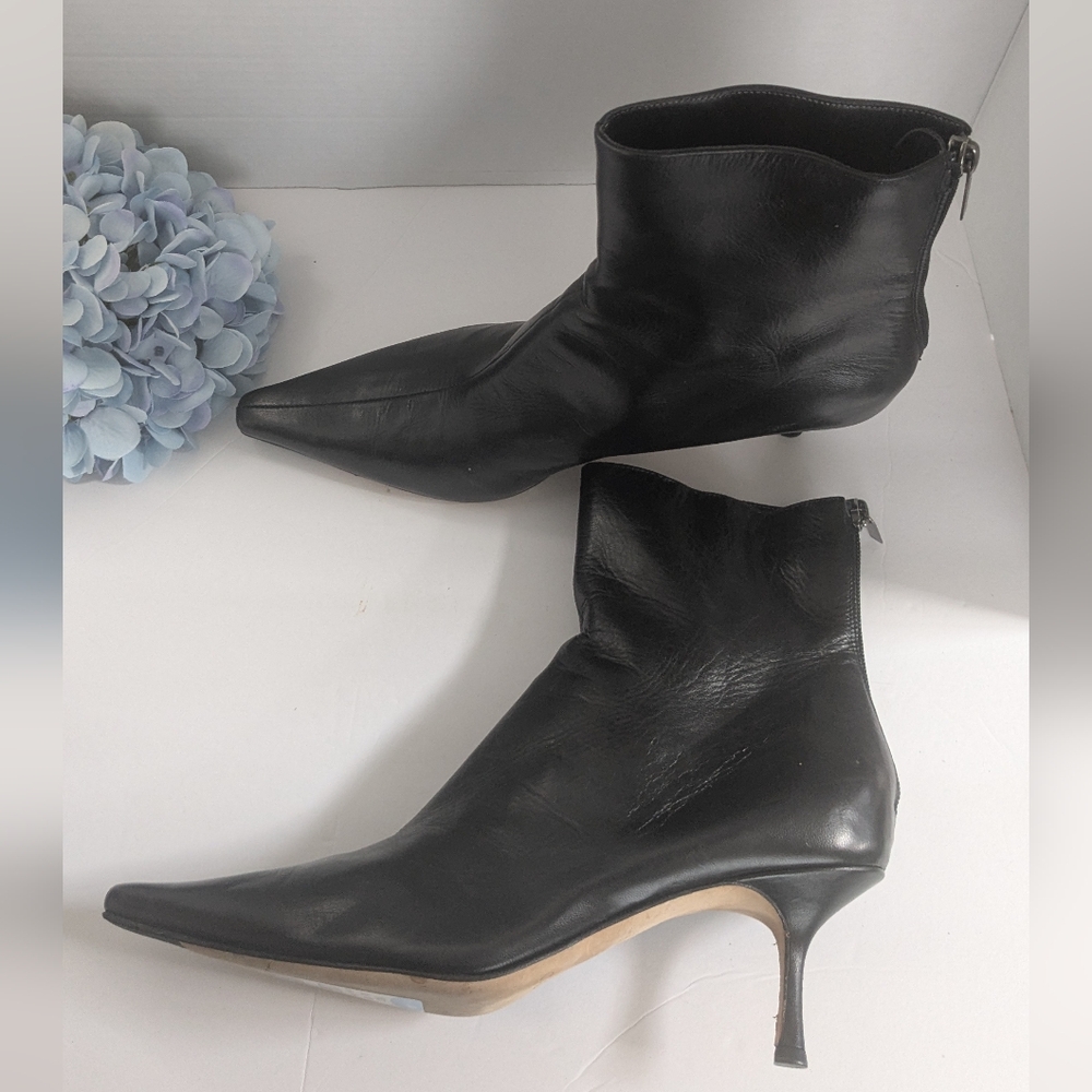Jimmy Choo black leather pointed-toe ankle boots back zip Sz EU42/ USA Womens